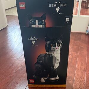 LEGO Tuxedo Cat in Black and White